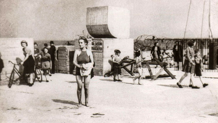 Redcar Beach in 1945